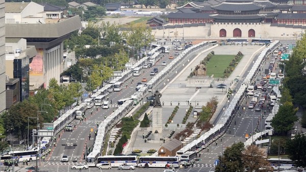 10월 3일 개천절 집회에 대비한 광화문 차벽(사진=SBS)
