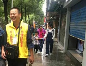 새해 전야에 길거리에서 복음을 전했다는 이유로 체포된 중국의 거리 전도자 첸웬솅