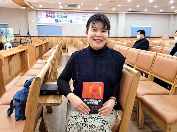 지난 1월 31일 주일 열방교회 예배당에서 곽민정 집사와 방역 지침을 준수하며 인터뷰를 진행했다.