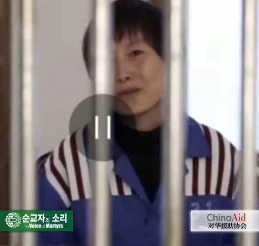 사이비 집단을 이끌었다는 증거도 없는 혐의로 중국 쿤밍시 교도소에 수감되어 있는 두 기독교인 여성 가운데 한 명인 주디안홍. 다른 수감자 리앙친의 사진은 입수하지 못했다. 두 여성 모두 혐의를 강력히 부인하고 있다.