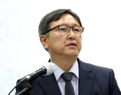 코로나에 대한 KPM의 대응과 코로나 시대 이후의 선교 전략에 대해 발제하는 박영기 선교사.