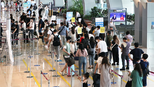 매일경제 이승환 기자가 7월15일(목) 김포공항에서 촬영한 사진이다. (코로나 거리두기 4단계)