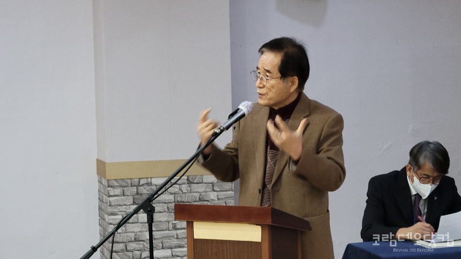 2021 미포 첫 시간 부터 마지막 시간까지 참석한 김순성 교수가 발언하고 있다.
