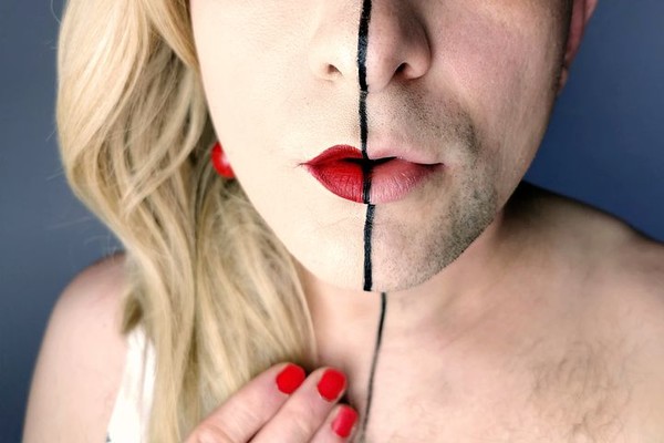 (남성과 여성이 뒤섞인 혼종적 존재를 묘사하는 사진. 사진:Pixababy.com)