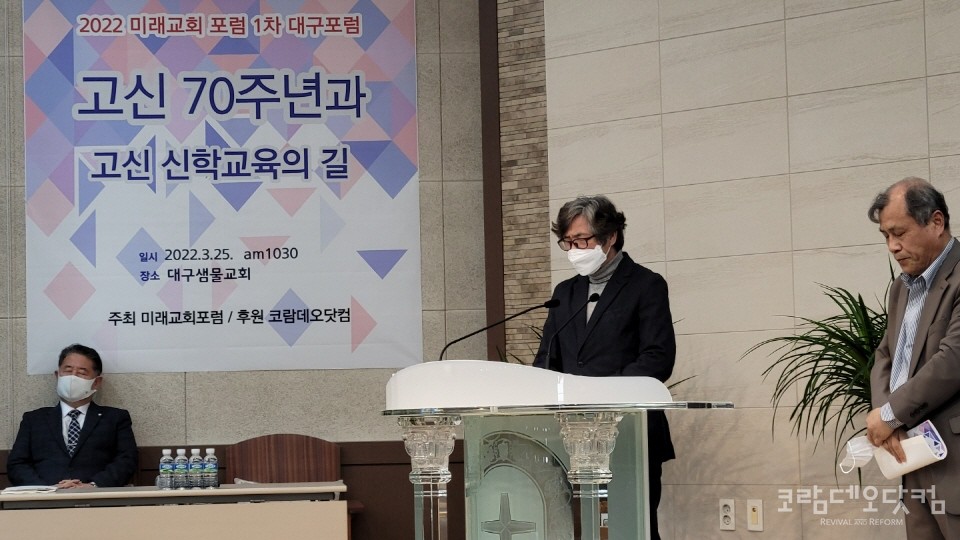기도하는 미포 전임 회장 오병욱 목사
