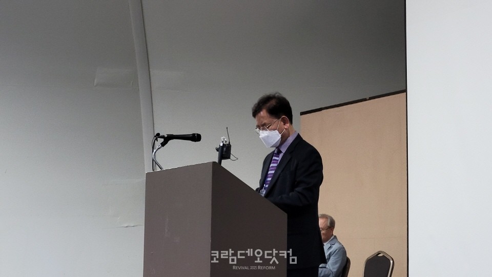 개회예배 인도하는 선후협 대표회장 박정곤 목사