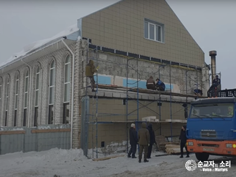러시아 ‘아르한겔스크 침례교회’ 외벽 보수 공사 장면