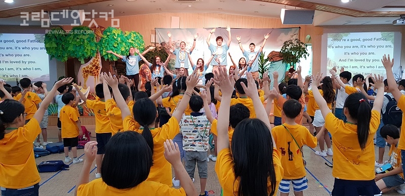 열방교회(담임 안병만 목사)에서 2019년에 있었던 영어여름성경학교에 126명의 어린이가 참석했다./ 사진@코닷 자료실