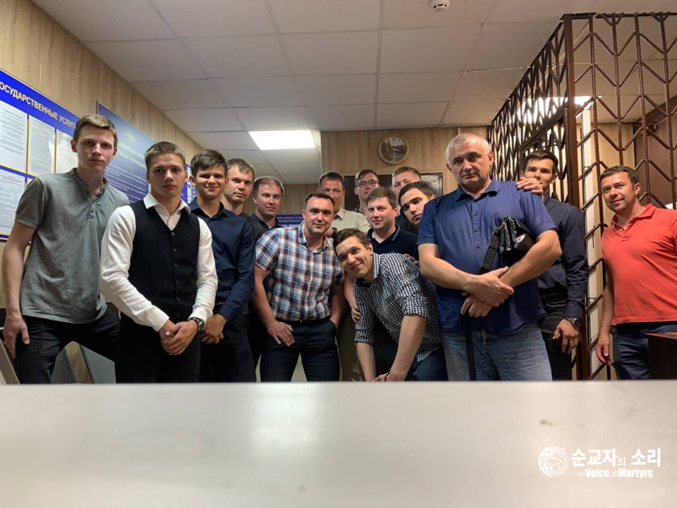 2022년 6월 9일, 보고로디츠크 경찰서에 구금된 툴라 지역 복음전도자 15명 (사진 제공: 국제 복음주의 기독교 침례교회 연합회)