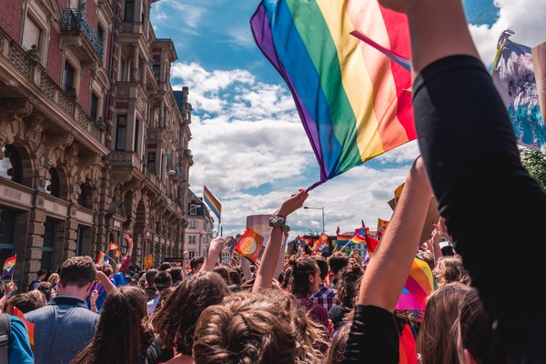 동성혼 합법화로 다음세대 자녀들까지 동성애 관련 옹호 교육을 받고 있는 유럽. (unsplash무료이미지)