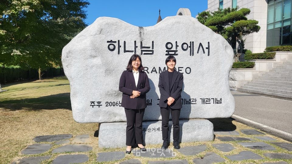 2022 코람데오닷컴여성지도자장학생 조수연 전도사(좌)와 최성희 전도사(우)