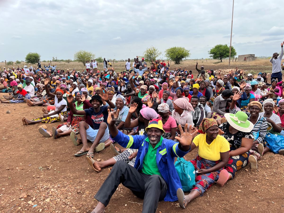 식량키트 지원을 기다리는 모잠비크 모암바 지역 주민들[이상범 마푸뚜한인교회 목사 제공·재판매 및 DB 금지]