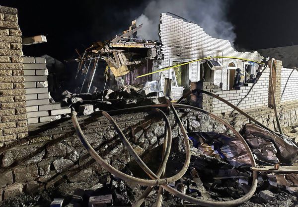 러 공격으로 파괴된 우크라이나 자포리자 주택(자포리자 AFP=연합뉴스) 9일(현지시간) 우크라이나 동남부 자포리자에서 러시아군의 공격으로 파괴된 주택. 2023.04.09
