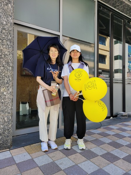 중학교 3학년인 딸과 함께 캠페인에 참석한 김혜영 선생님.