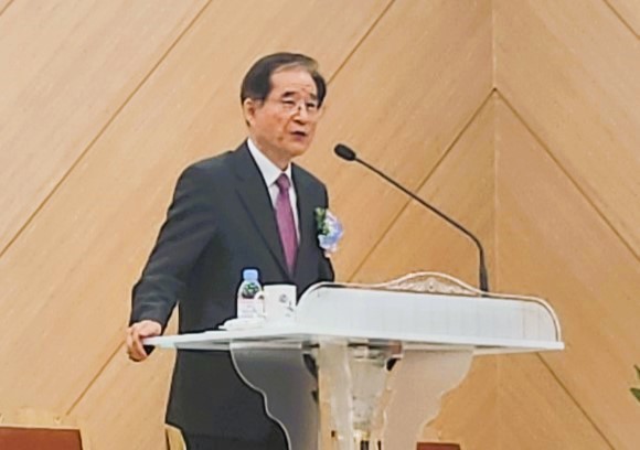 김자선 선교사 은퇴 기념 문집 소개하는 김순성 교수