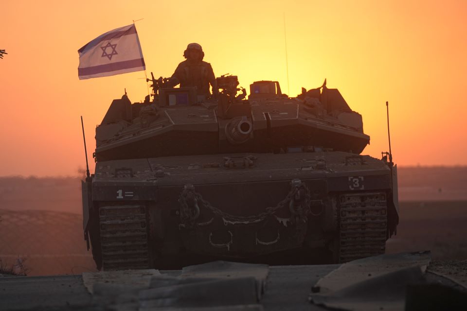 가자지구 향하는 이스라엘군 탱크[AP=연합뉴스]