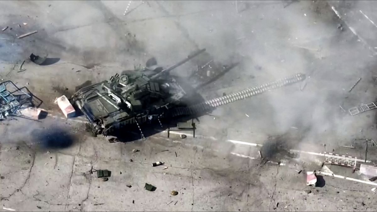12일(현지시간) 러시아군이 자국 영토 벨고로드 지역에서 파괴했다고 주장하는 우크라이나 전투차량 모습[AP=연합뉴스]